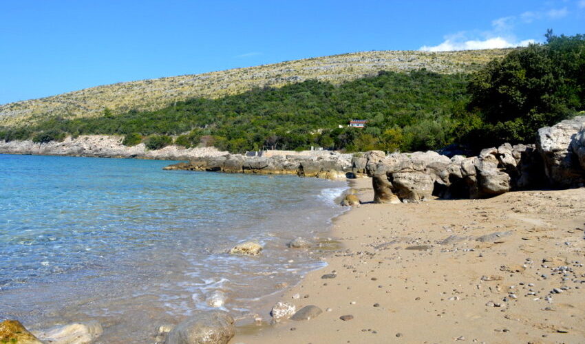 Unurbanisiertes Grundstück erste Reihe zum Meer Kotor