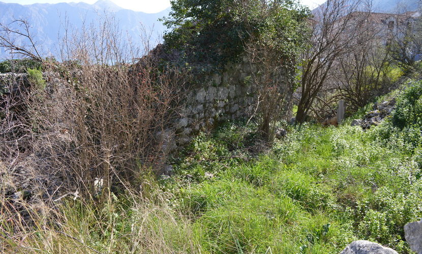 Stare kamena kuća(ruina) Stoliv, Kotor