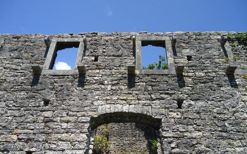 Na prodaju zemljiste sa ruinom Herceg Novi