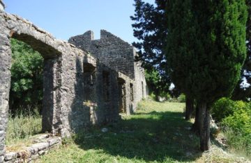 Grundstück zum Verkauf mit der Ruine von Herceg Novi