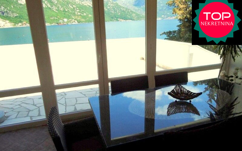 Vila sa privatnom pontom Kostanjica, Kotor