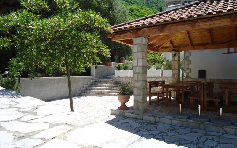 Zu verkaufen Villa mit Bootsanleger Kostanjica, Kotor
