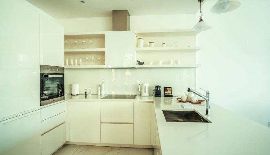 rn2384-luxury-apartment-kitchen
