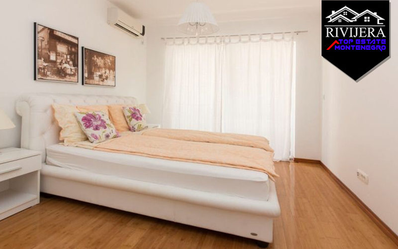 Attractive two bedroom apartment with sea view Đenovići