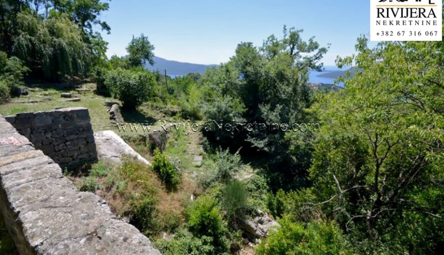 Ruine mit Land Trebesin, Herceg Novi