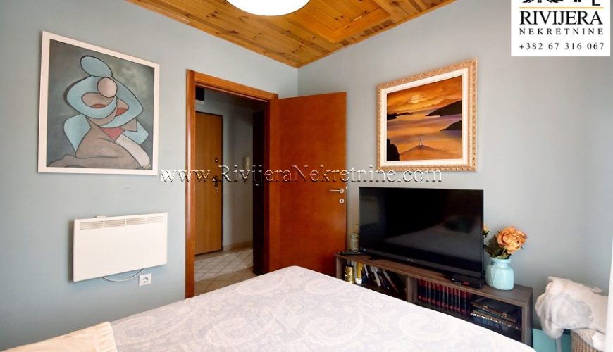 Furnished one bedroom apartment with sea view center, Igalo